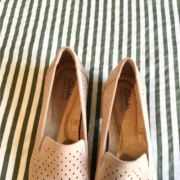 NWT Clarks Perforated Suede Loafers Juliet Hayes Sand 8 - Picture 2 of 8